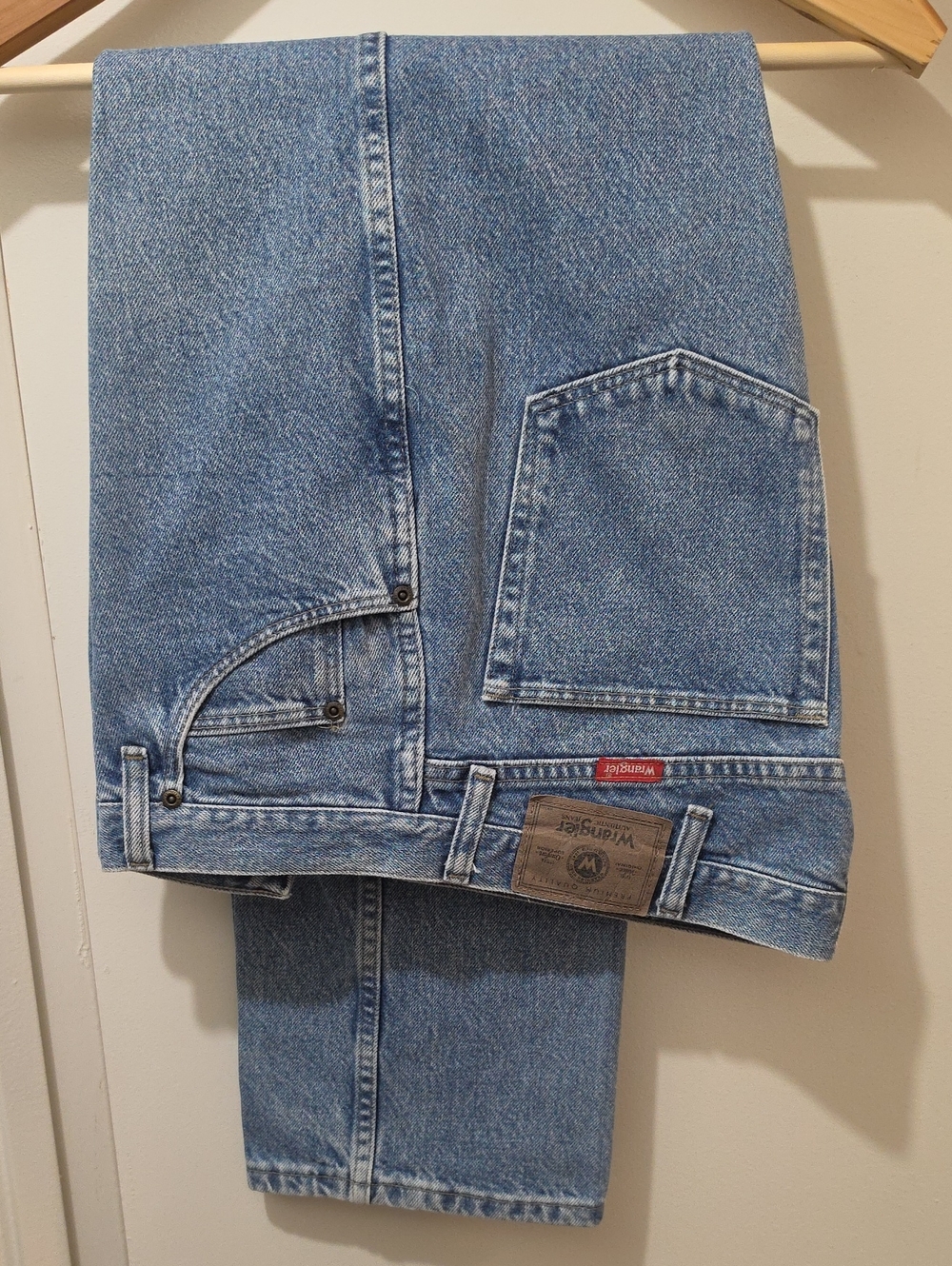 Wrangler Straight Leg Jeans in Light Blue Denim 36x30